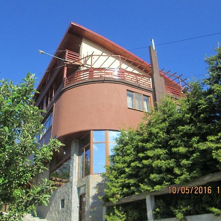 Hotel Casa Moroeni Exterior foto