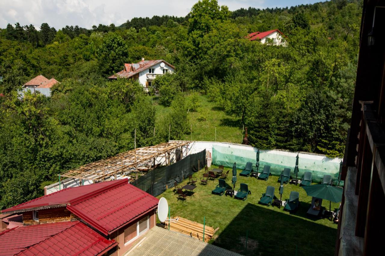 Hotel Casa Moroeni Exterior foto